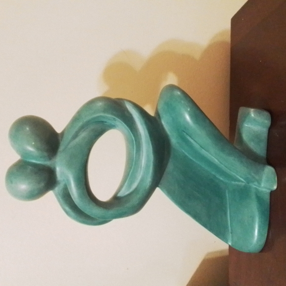 Statuette - Picture 2 of 4